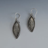 O4-oxidized-sterling-silver-earrings-with-angled-kwoma-design-square